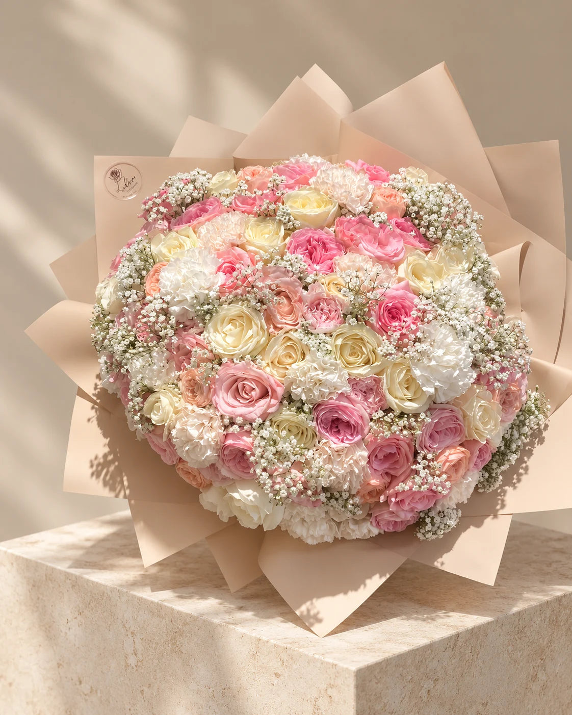 Lidira: Rosen mit Schleierkraut