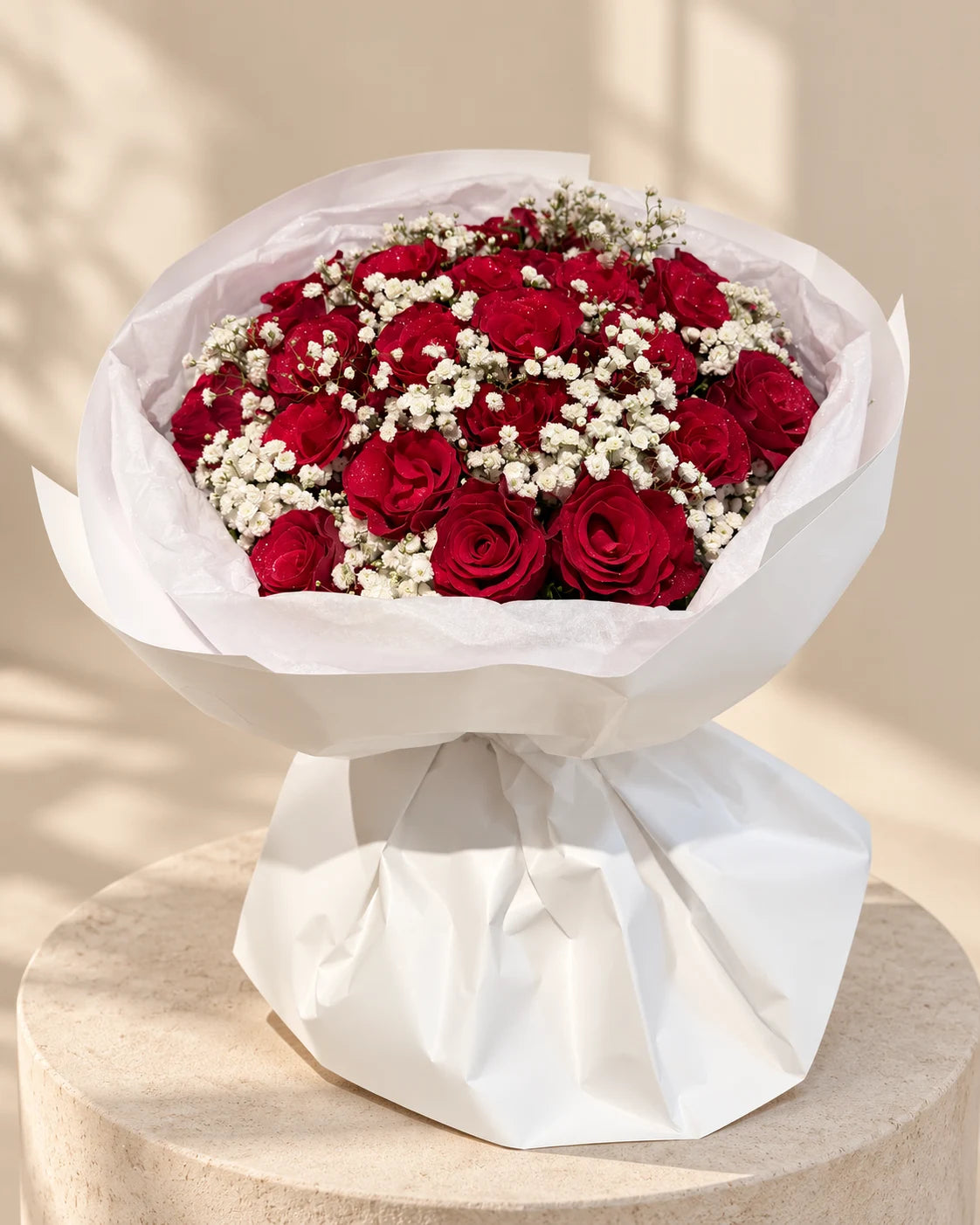 Lidira: Rote Rosen mit Schleierkraut