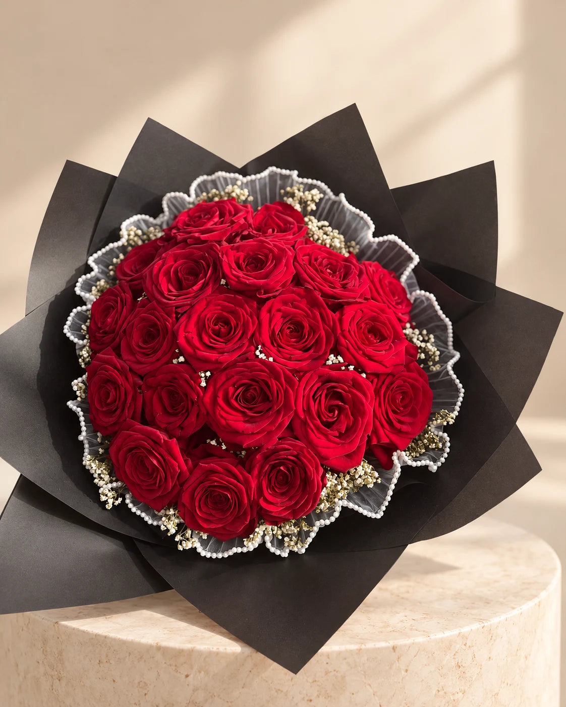 Lidira: Rote Rosen, stilvoll verpackt